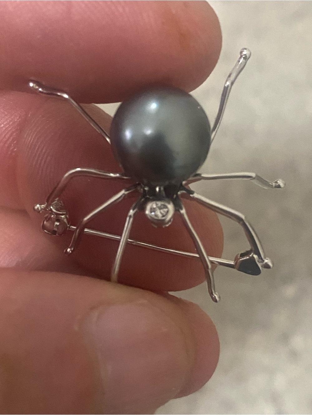 14 Kt white gold tested and markedwith diamond Spider Pearl Brooch - Gray Pearl